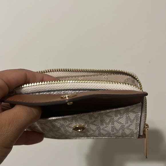 MK Card Holder 🌺 - Picture 5 of 8